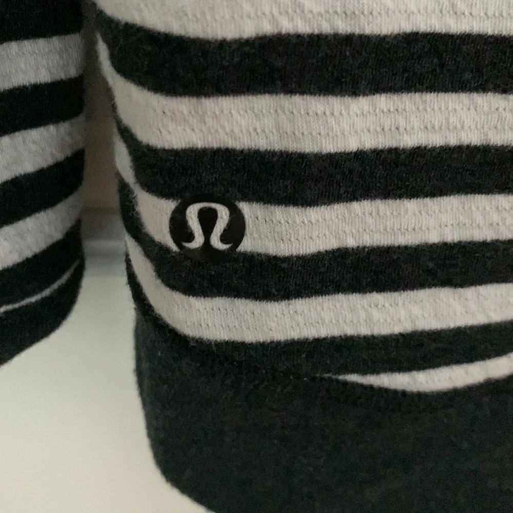 lululemon - reversible stripe in a clinch pullover - Picture 8 of 9